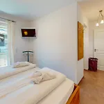 Maximilian Apartment *